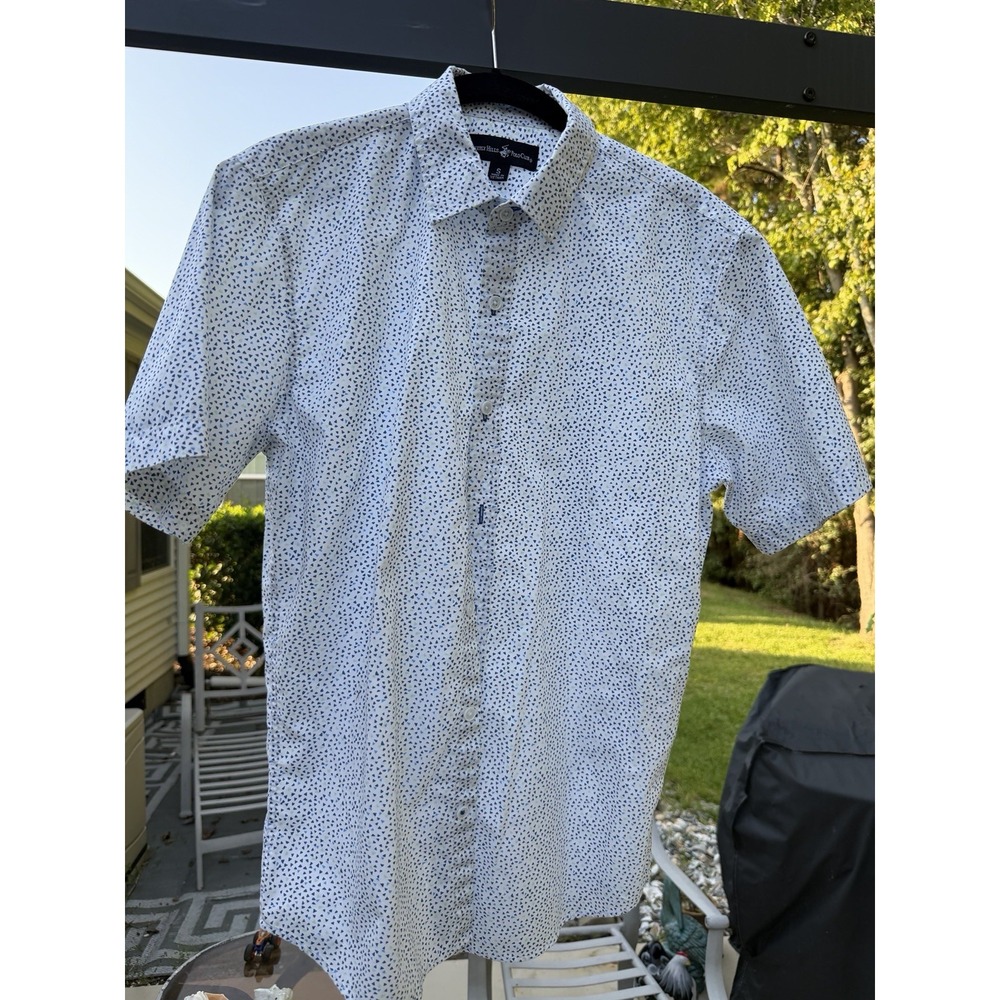 Beverly Hills Polo Club Mens Small Geometric Print Short Sleeve Shirt.    5345